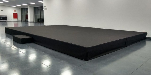 Locação de palco carpetado para eventos