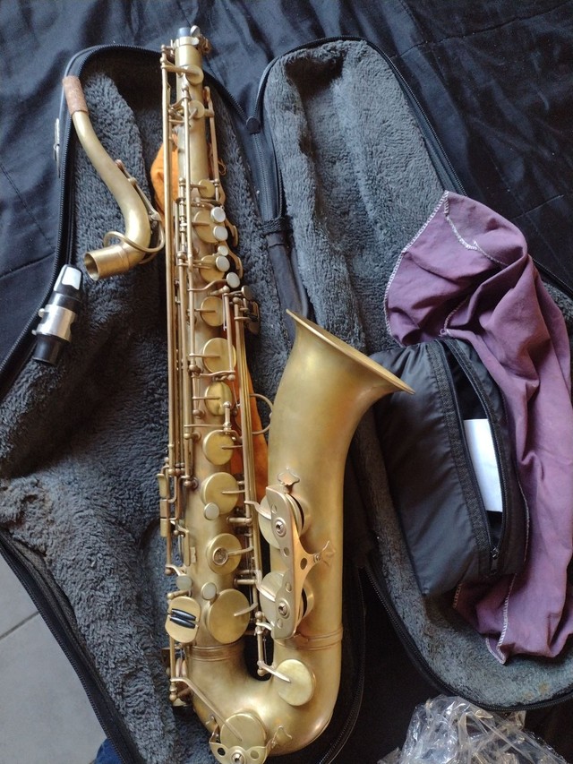 Vendo sax tenor Weril Master desplacado