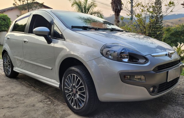 FIAT PUNTO TOP DE LINHA VEÍCULO MUITO BEM CUIDADO.