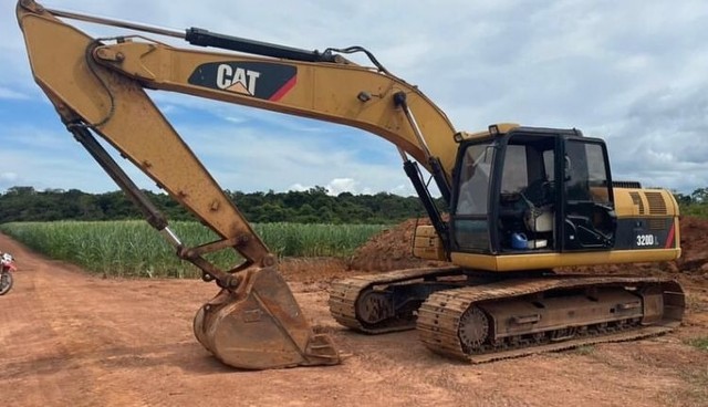 Escavadeira Caterpillar 320Dl 2013 520mil