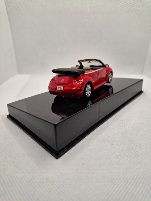 Miniatura Volkswagen New Beetle - Escala 1/43 - Marca Autoart  - Foto 3