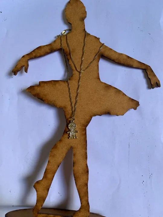 Colar com pingente de menina  - Foto 3
