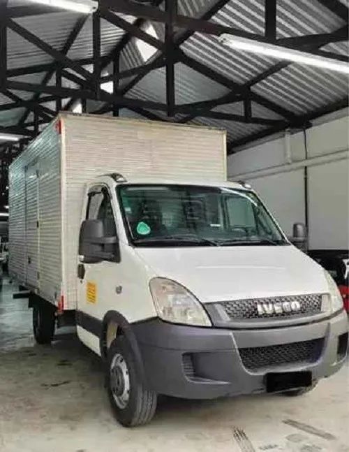 Iveco Daily 35s14 ano 2015 bau seco