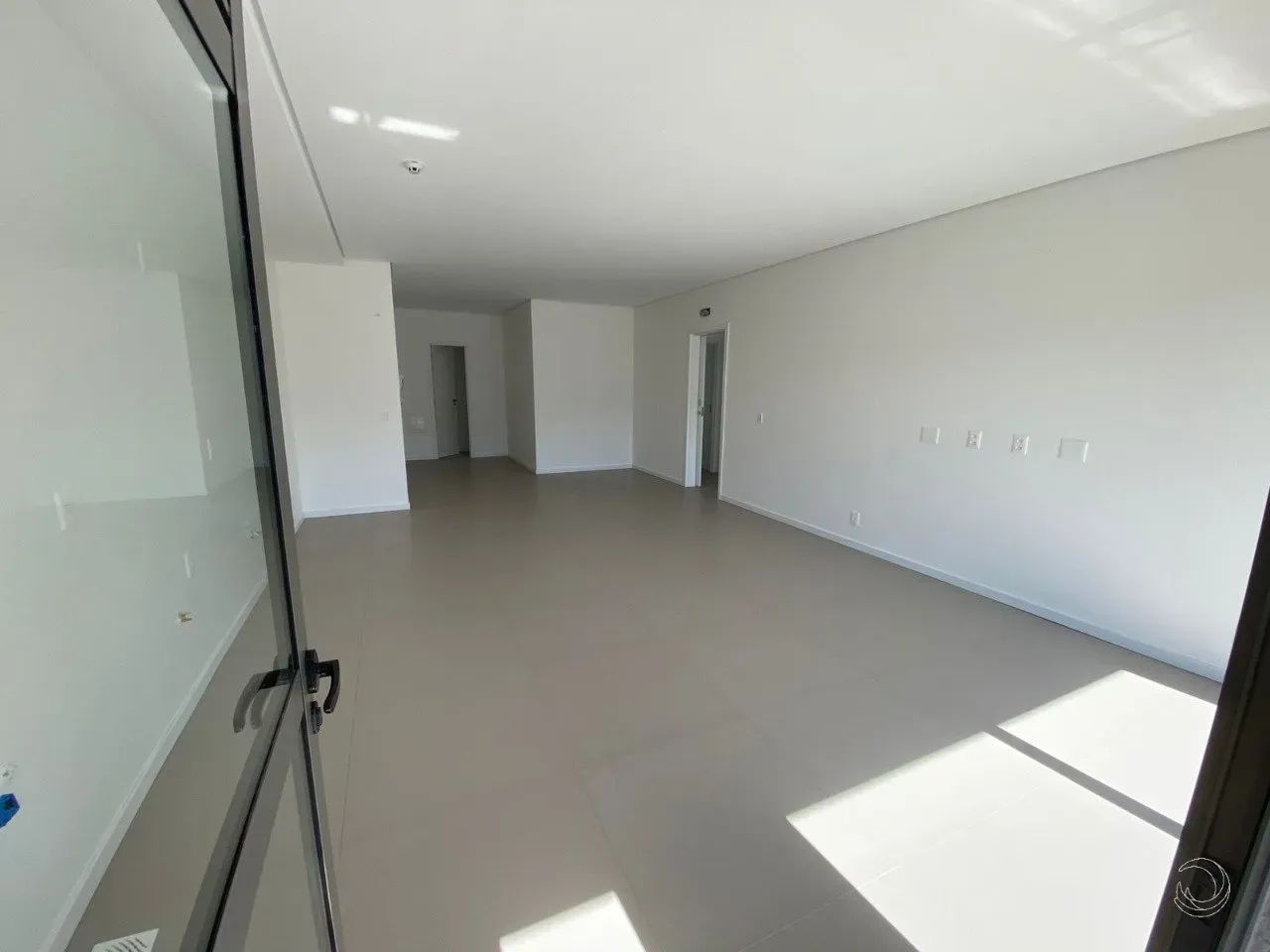 Apartamento de 3 dorms no bairro Morro Das Pedras - Foto 2