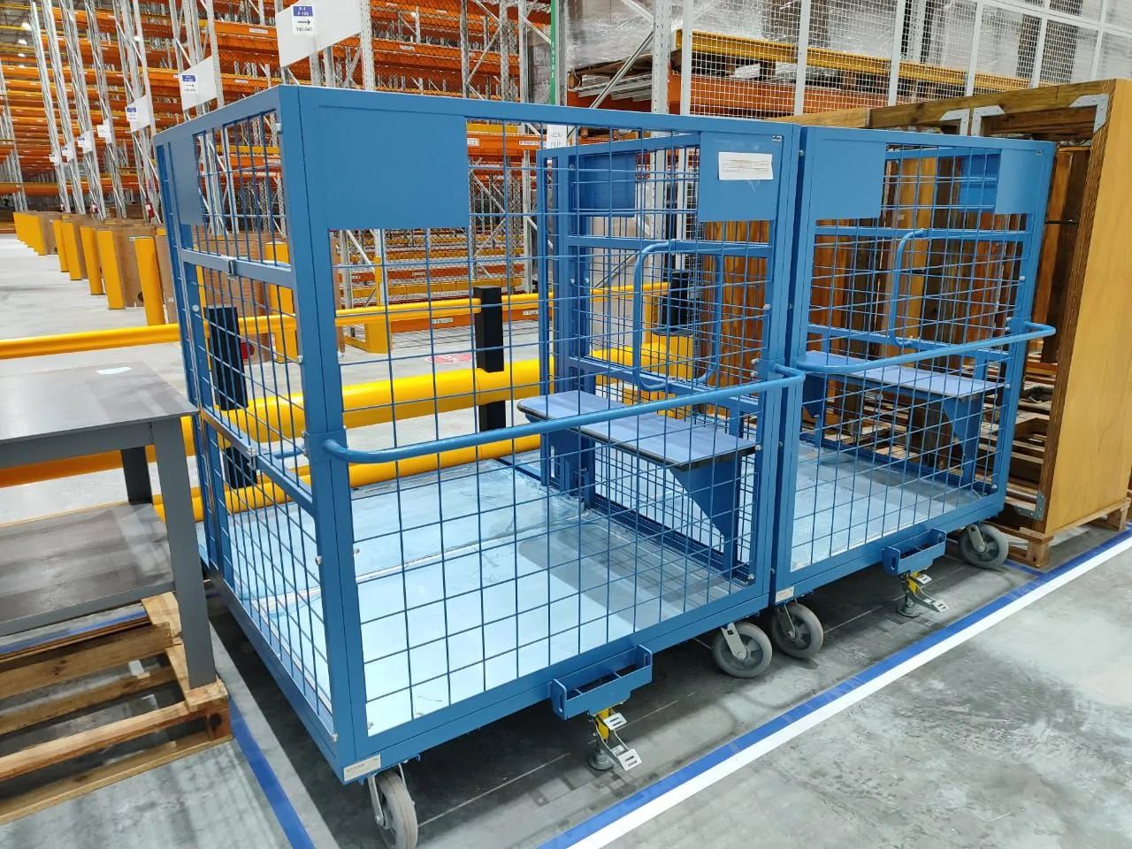 Carrinho gaiola com seis rodízio base de metal e alumínio - Foto 3