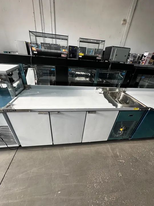 Balcão de serviço resfriados 2 metros com pia lado direito refrimate 