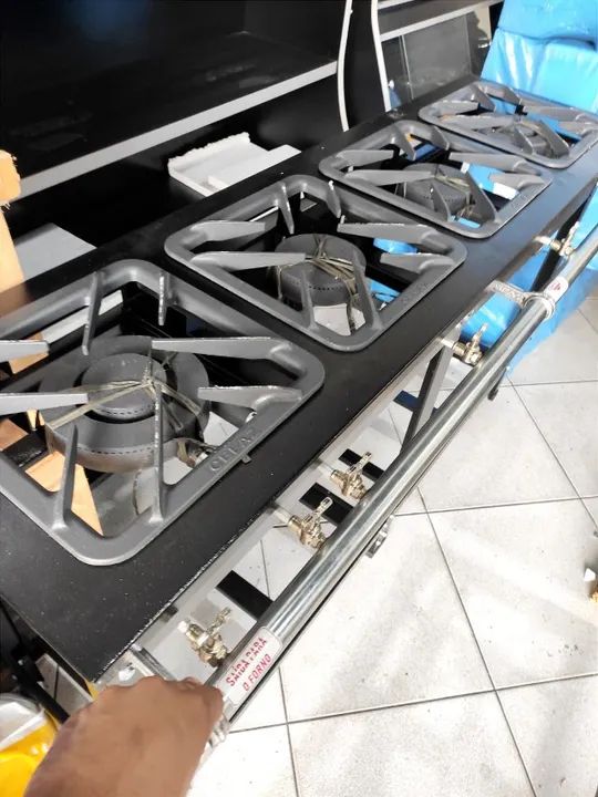 Fogão Industrial em linha - 4 bocas 30x30 - Cefaz  (novo)