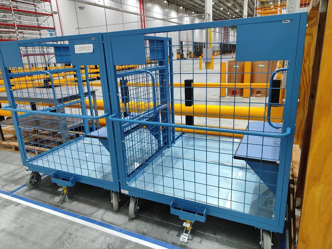 Carrinho gaiola com seis rodízio base de metal e alumínio - Foto 2