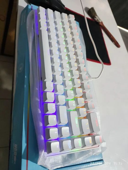 Teclado mecânico SKYLION 60% sitwch vermelho e azul