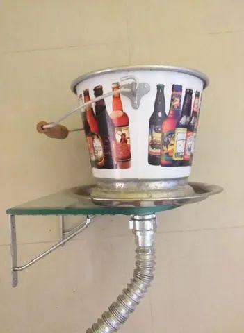 lavatório modelo balde de gelo com base em vidro temperado. 