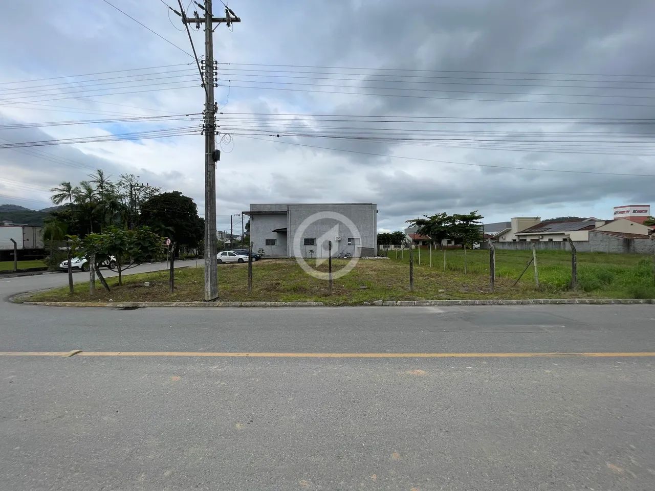 Terreno de esquina no centro da cidade - Foto 3