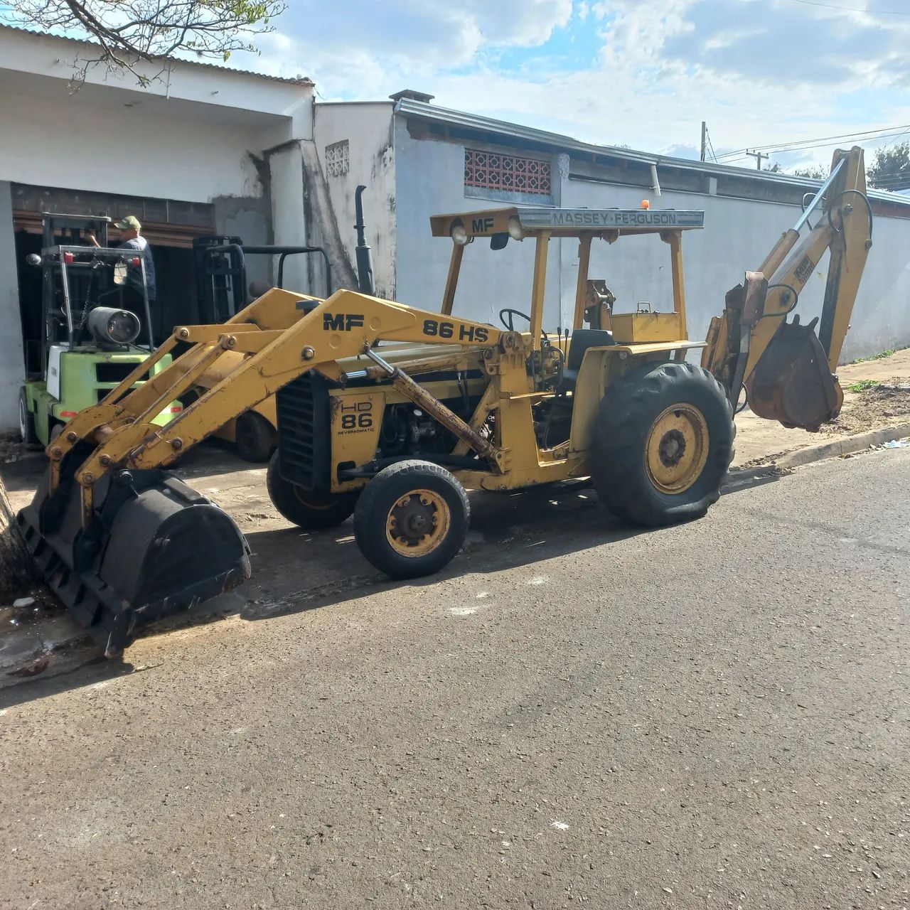 Retroescavadeira Massey Ferguson  - Foto 2