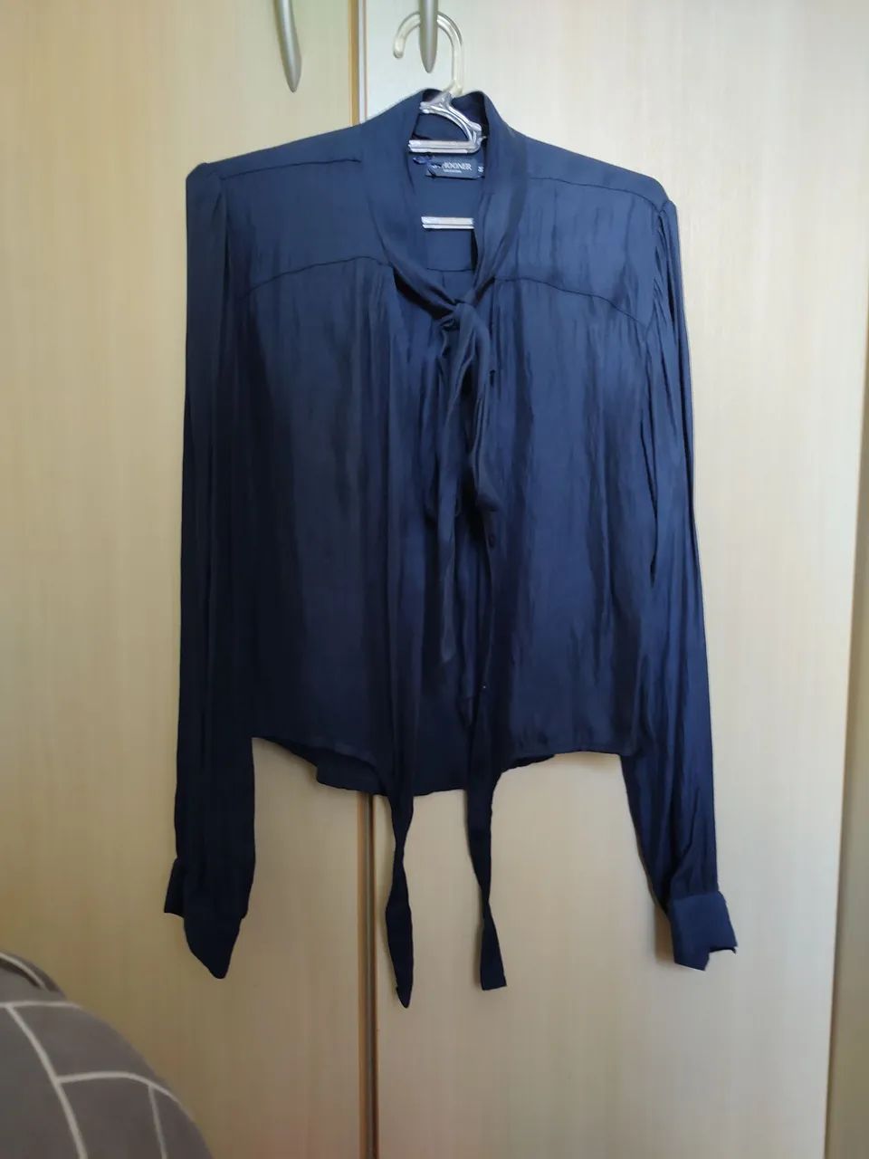 Blusa cropped de Seda com Laço - Azul Escuro