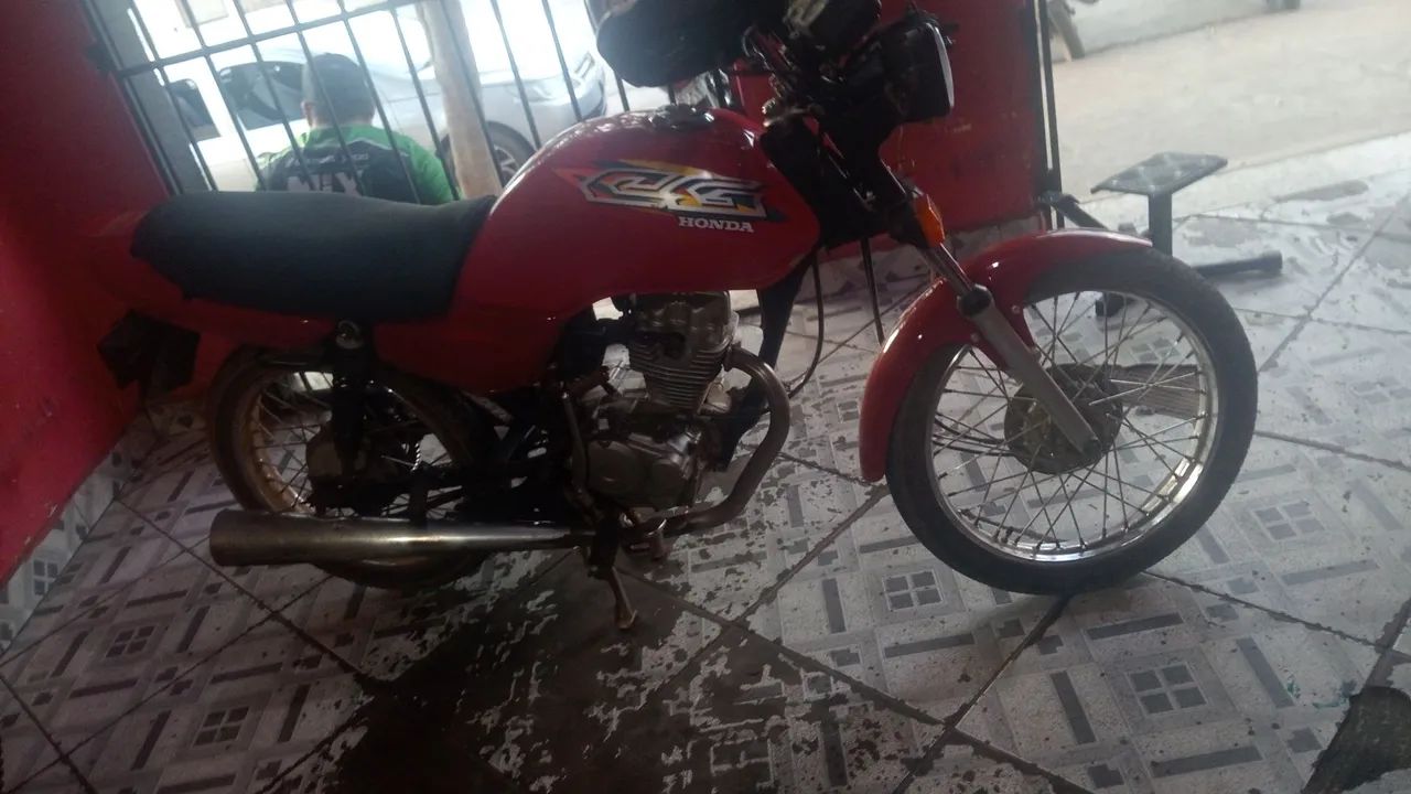 Vendo Titan 97 moto tá top nada pra fazer 25 pago  - Foto 4