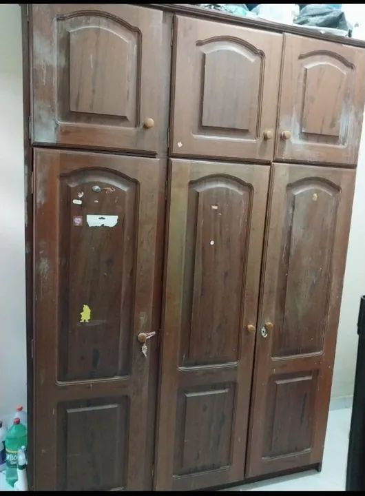 Armário de madeira em ótimo estado