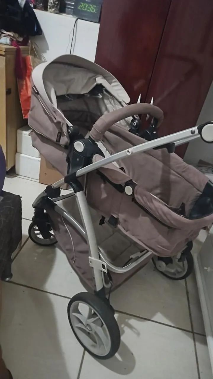 Vende-se carrinho moises. 