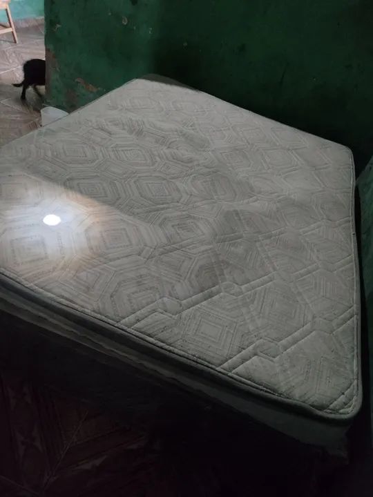 Cama de casal.box mola ensacada marcas de uso no laste de madeira  - Foto 3