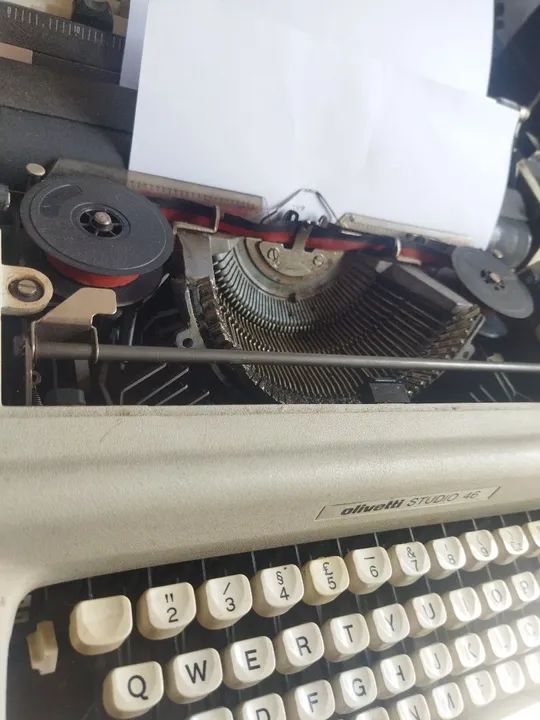 Máquina de escrever Olivetti Studio 46 - Foto 3