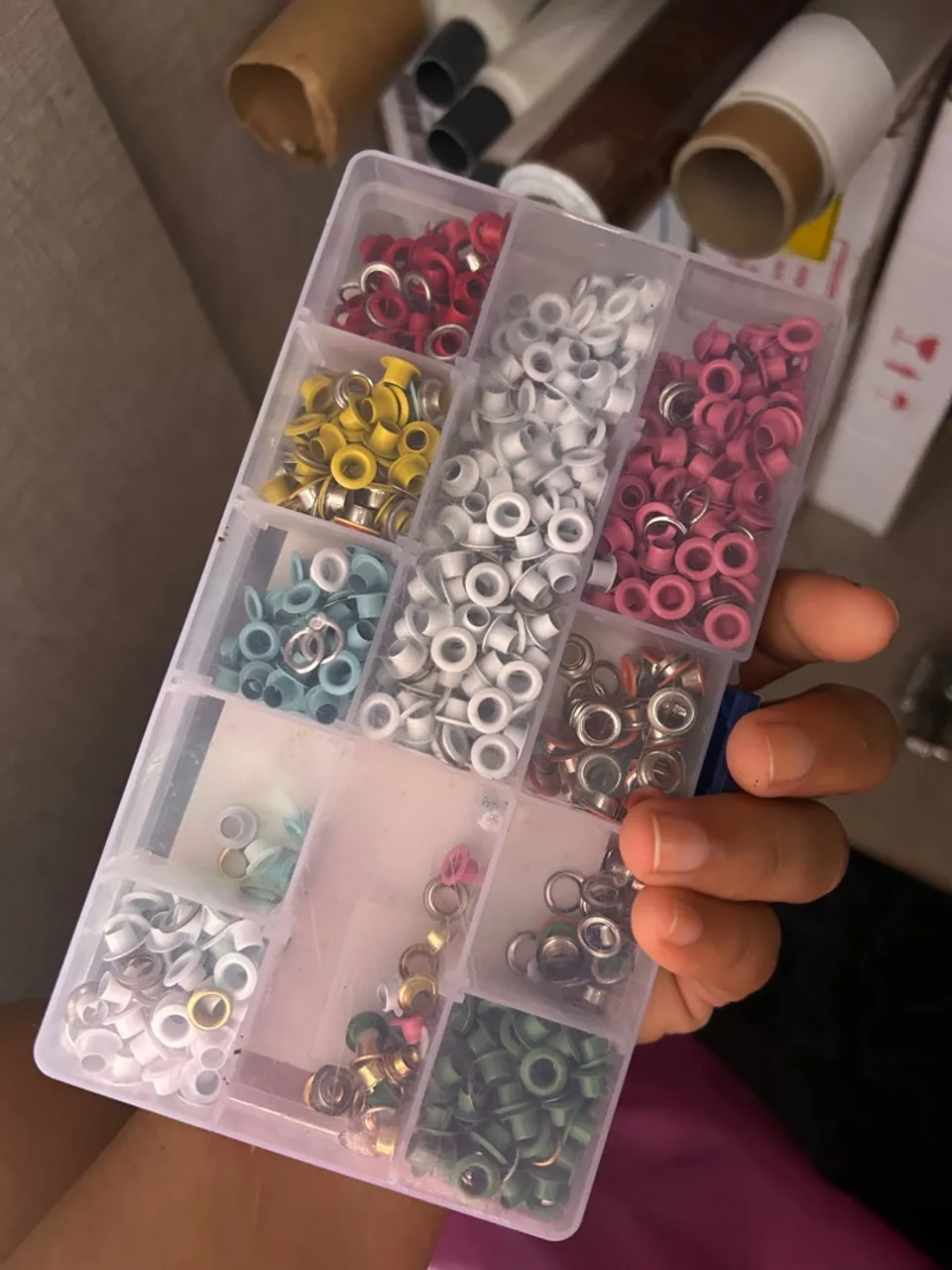 Kit de ilhoses coloridos para artesanato