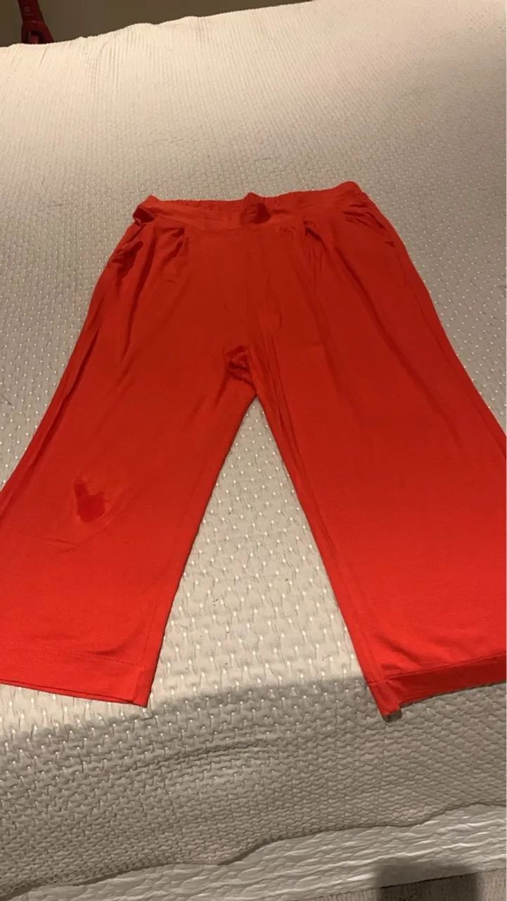 Calça Pantacourt de tecido leve e confortável - Foto 2