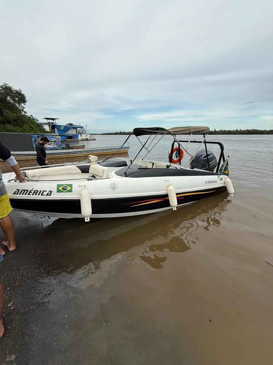 Lancha América com motor 115 Hp