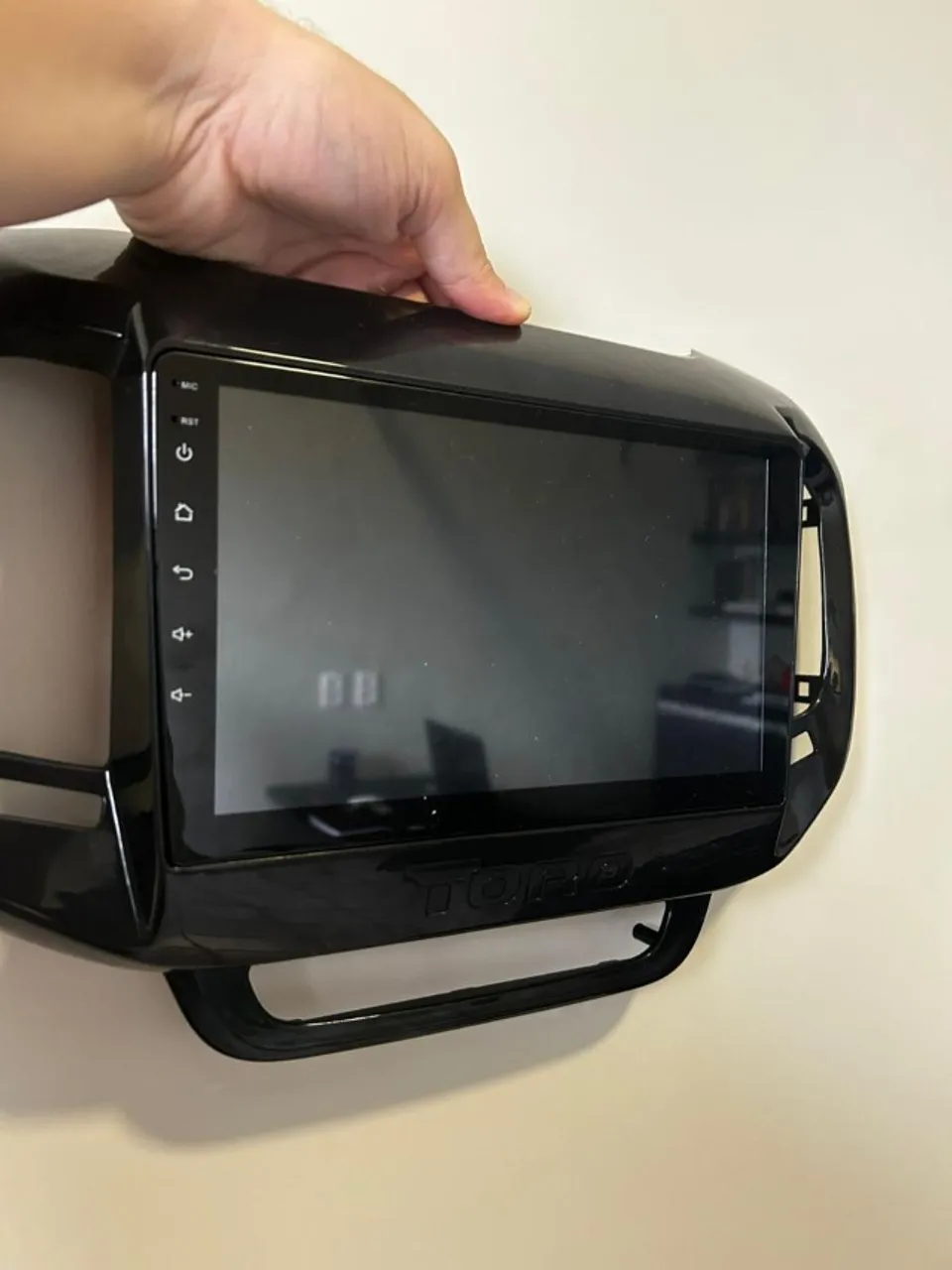 Multimídia 9 polegadas com acabamento para fiat toro.