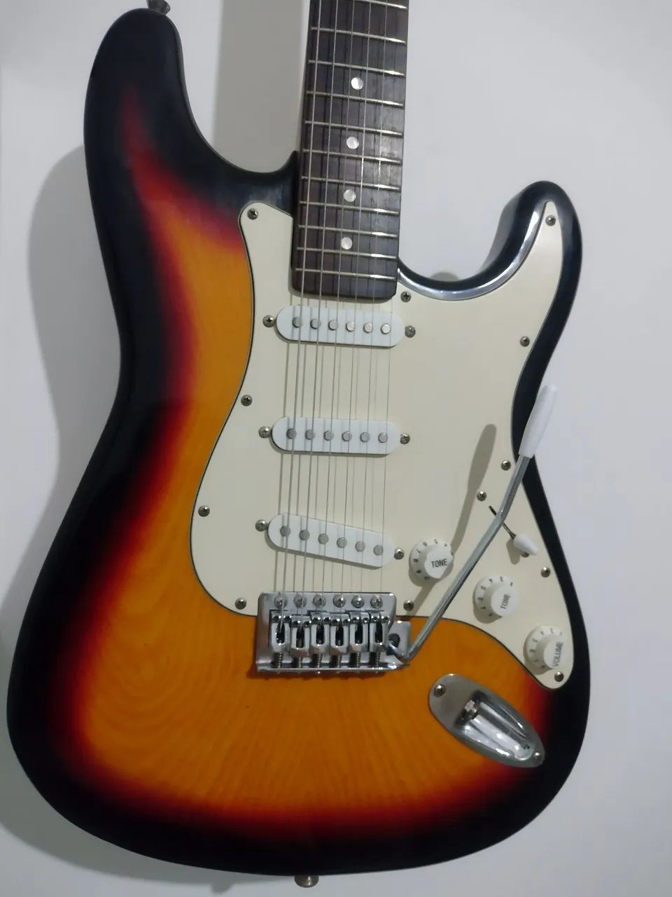 Guitarra Stratocaster Dolphin  - Foto 2