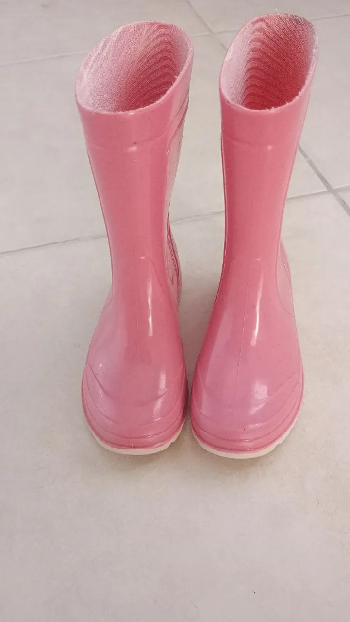 Botas de chuva rosa para menina