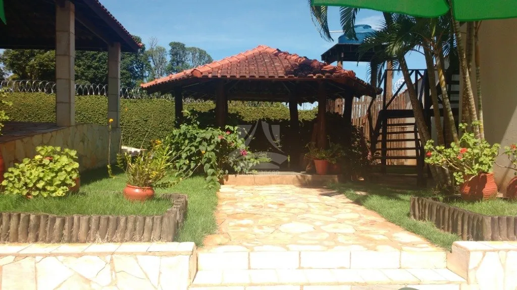 Pousada completa com 22 suítes e área de lazer