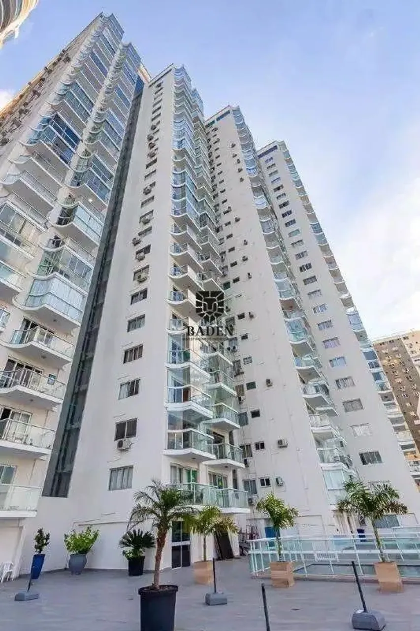 Apartamento / 3 Dormitórios / Frente Mar