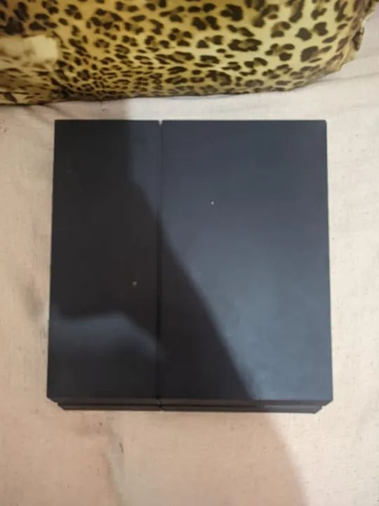 PS4 EM PERFEITO ESTADO COM 5 CONTROLES   - Foto 3