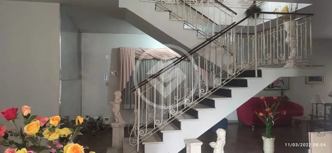 Vende-se casarão no centro de Cuiabá. Ideal para prédio comercial. 788,4 m² terreno e 550