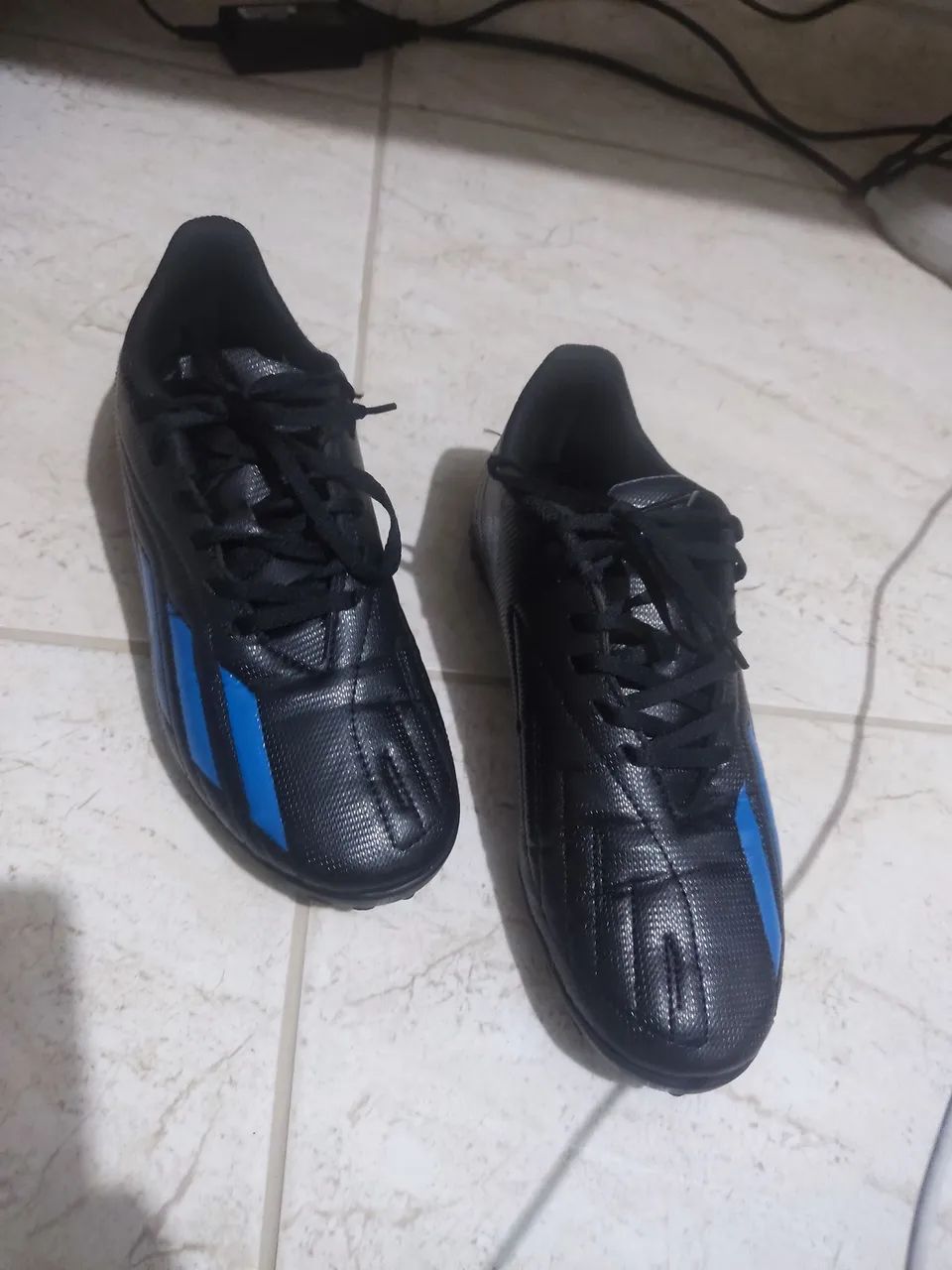 Chuteira society Adidas 