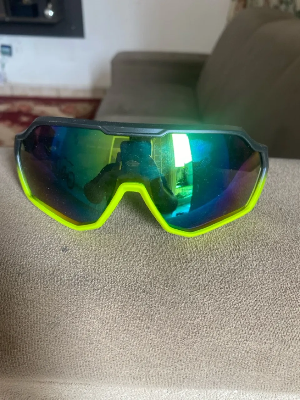 Óculos Esportivos Modernos - Lentes Holográficas