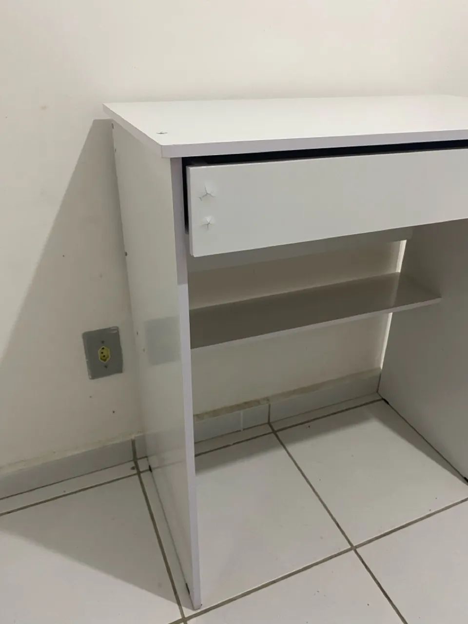 Mesa de Estudo com Pequena Avaria 