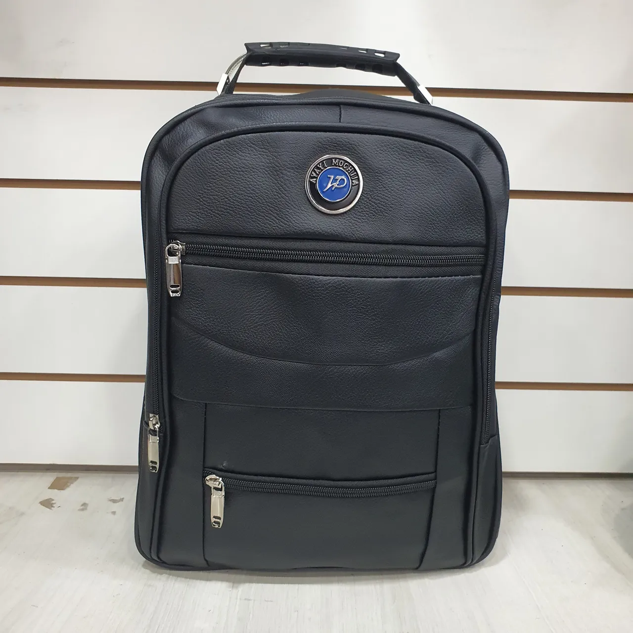 Mochila Executiva Preta com Detalhes Modernos
