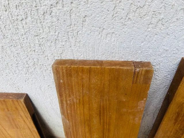 Prateleiras de madeira 