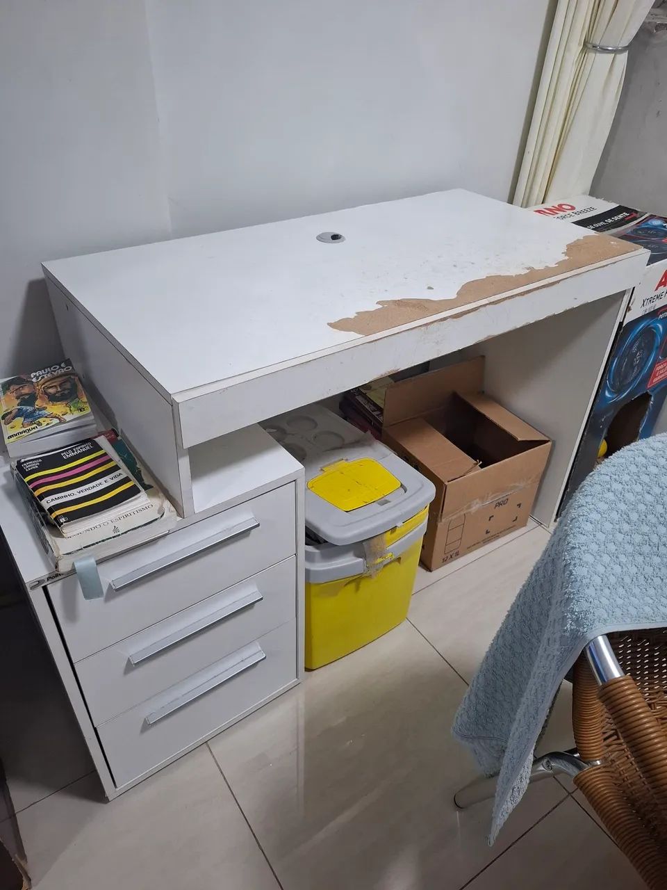 Mesa em boas condições ideal para quarto e estudo. - Foto 2