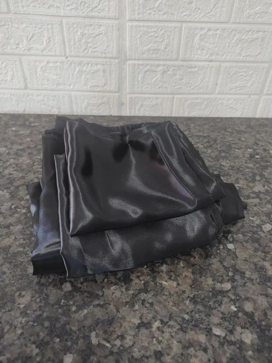 Toalha de Mesa de cetin  Preta e dourada - Foto 3