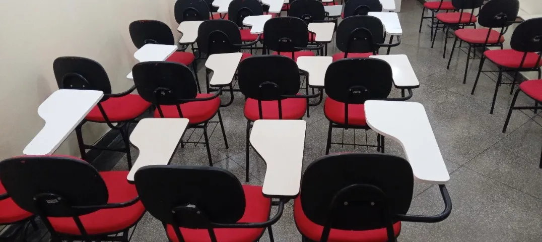 Carteira escolar e universitária