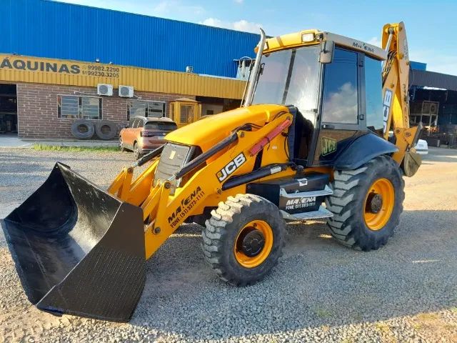 Retroescavadeira JCB 3C 2015 Traçada Gabinada