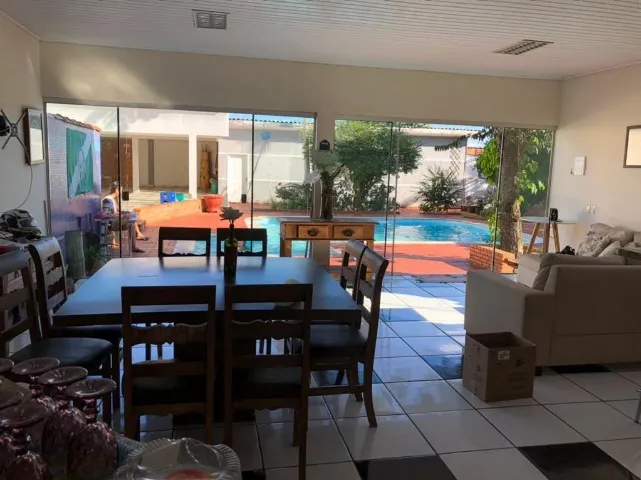 Casa ampla, mobiliada e com piscina em Foz do Iguaçu - perfeita para morar ou relaxar