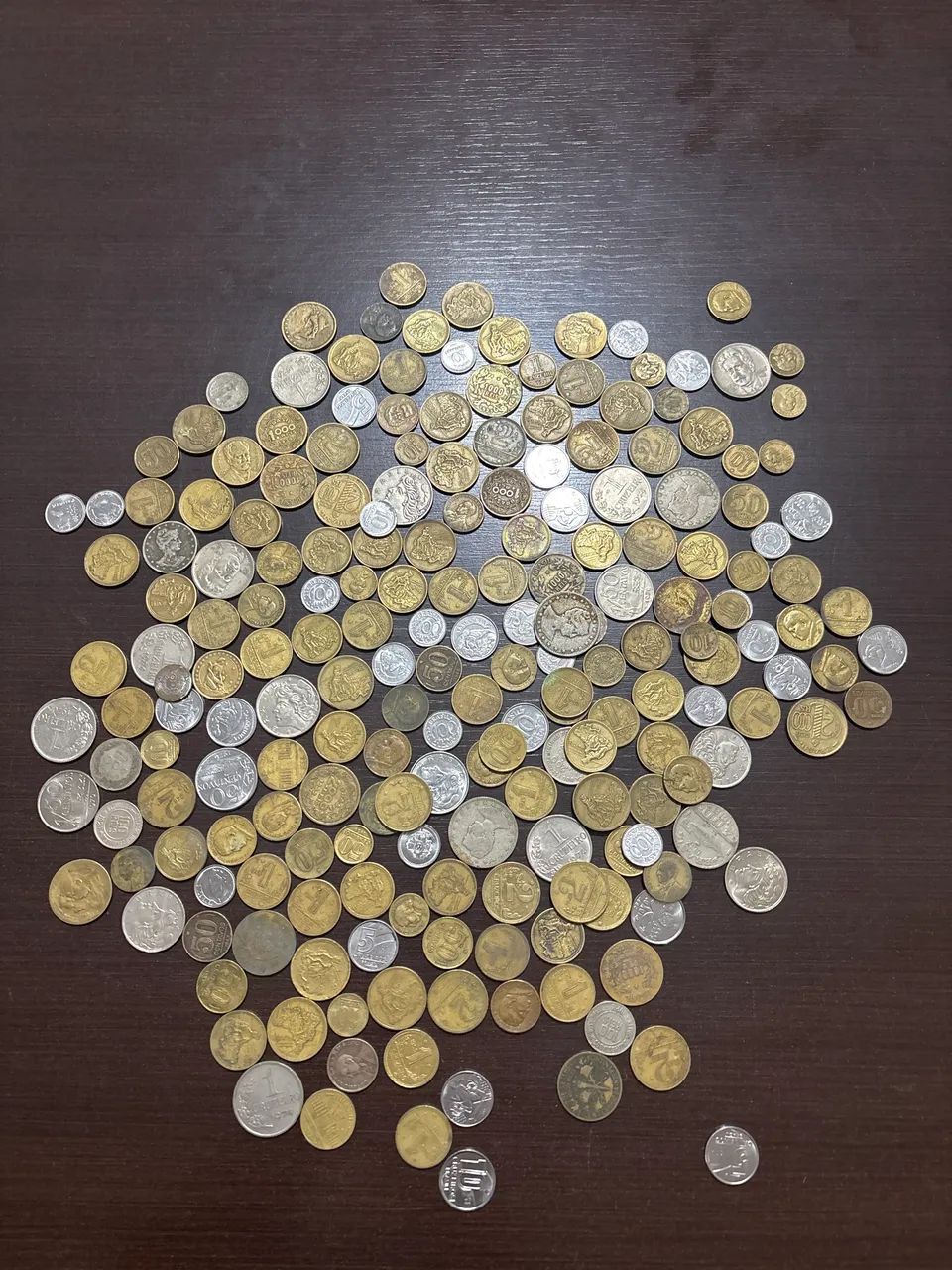 200 moedas antigas variadas