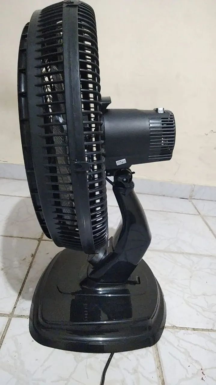Vendo Ventilador de Mesa Mallory 3 velocidades, 9 pás 127V  - Foto 2
