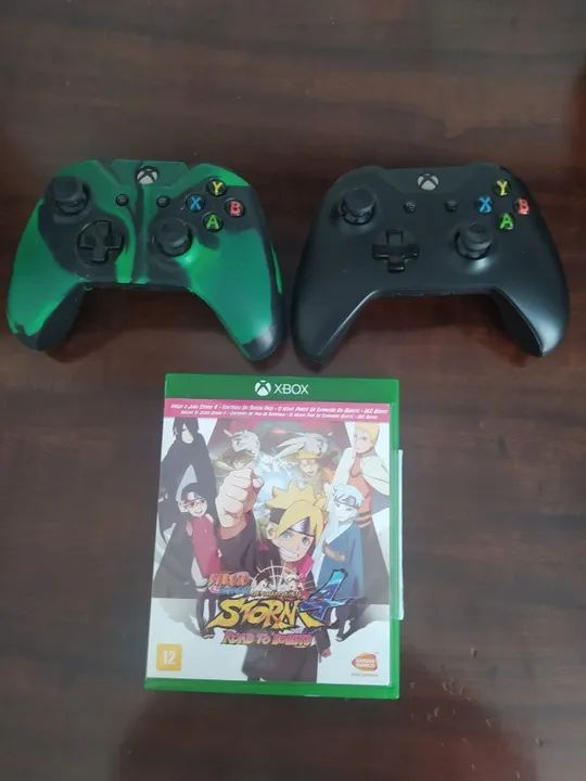 X Box One X com 2 controles e carregador de controles - Foto 2