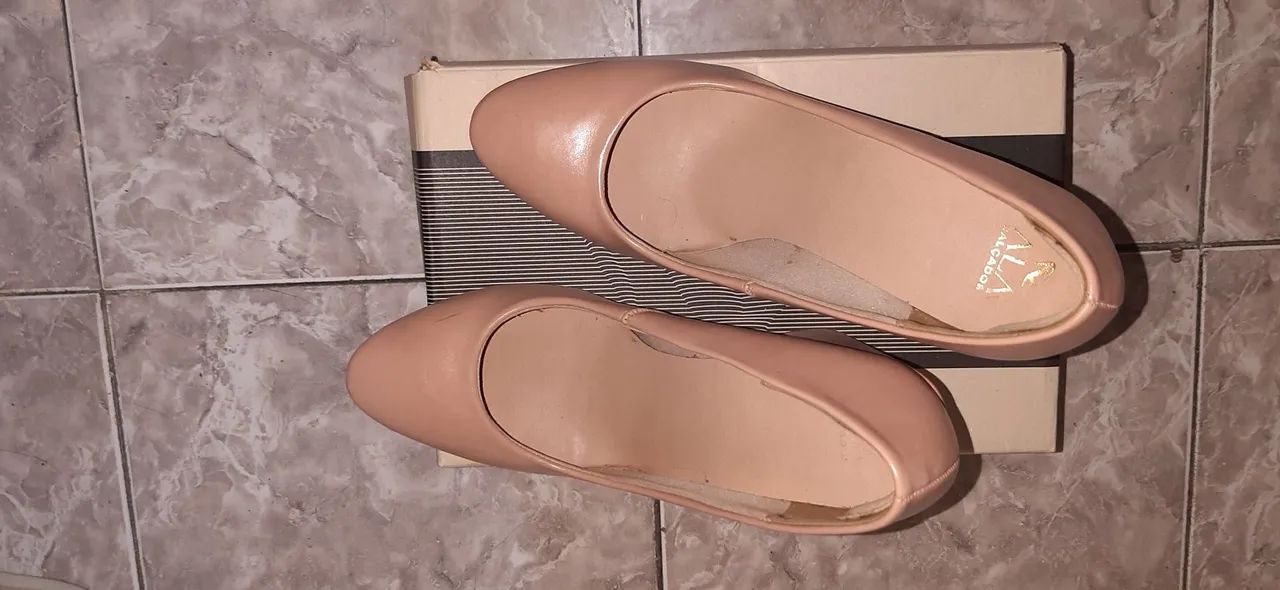 Sapato Scarpin Ala Bege - Salto Grosso - Foto 2