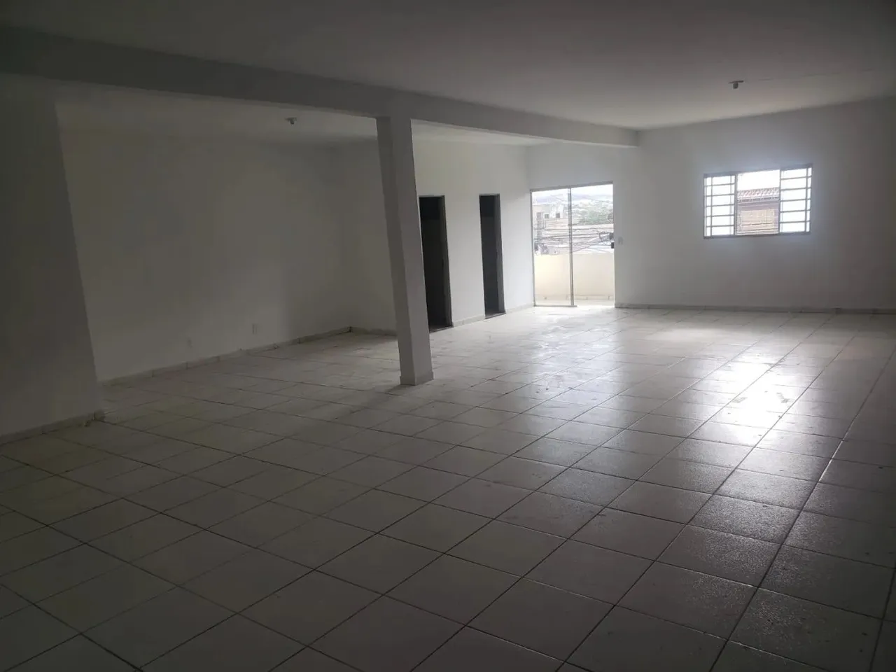 Sala 80m² na AV Mangalô R$1.800