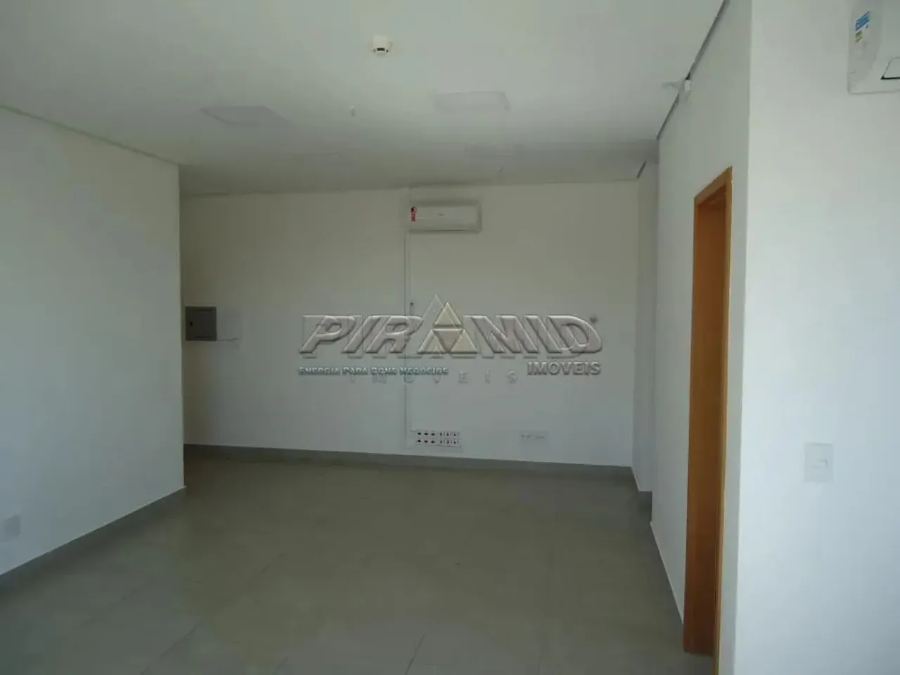 Sala comercial com 48m², bairro Jardim Palma Travassos, Zona Leste em Ribeirão Preto/SP.