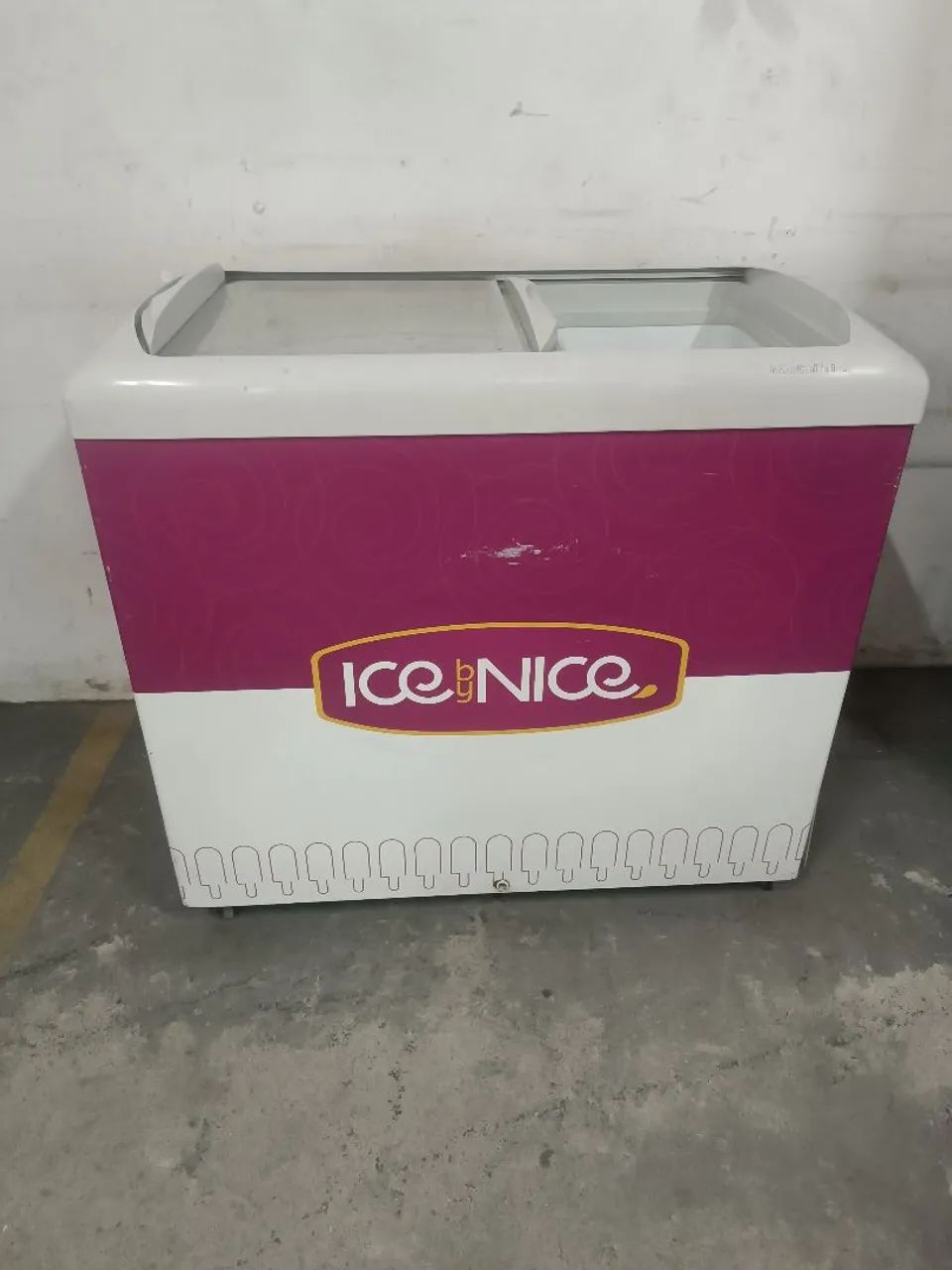 Freezer horizontal 2 portas expositora 232 litros  220 volts marca Metalfrio