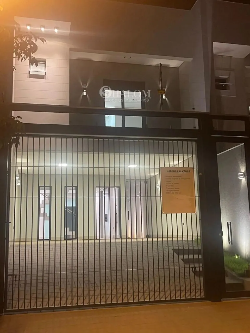 Sobrado à venda em Maringá, Jardim Itália II, com 3 quartos, com 230 m²